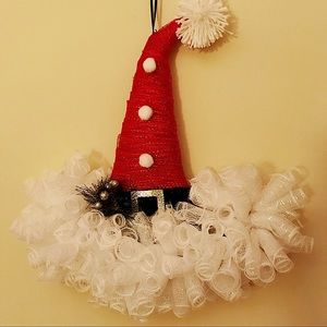 NWOT Santa hat wreath